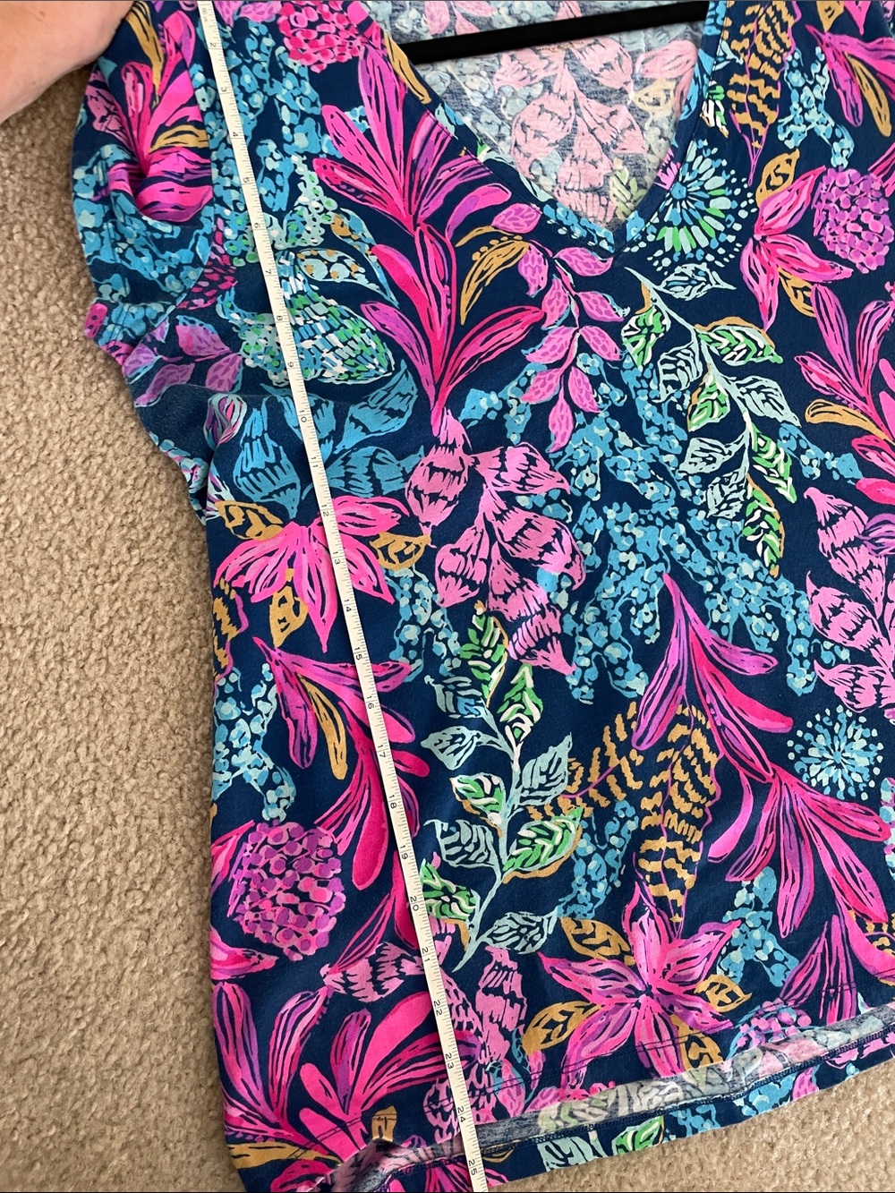 Lilly Pulitzer XL Navy V-Neck Short Sleeve Meredith T shirt - Picture 9 of 9